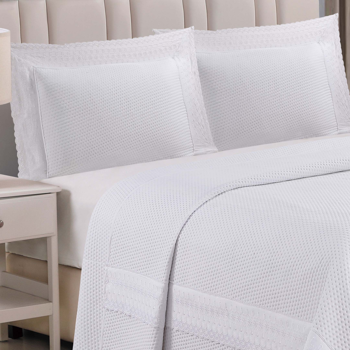 Cobre Leito Casal Padrão Percal 300 Fios C/ Bordado Inglês Toque de Pluma Majestic 03 Peças - Branco