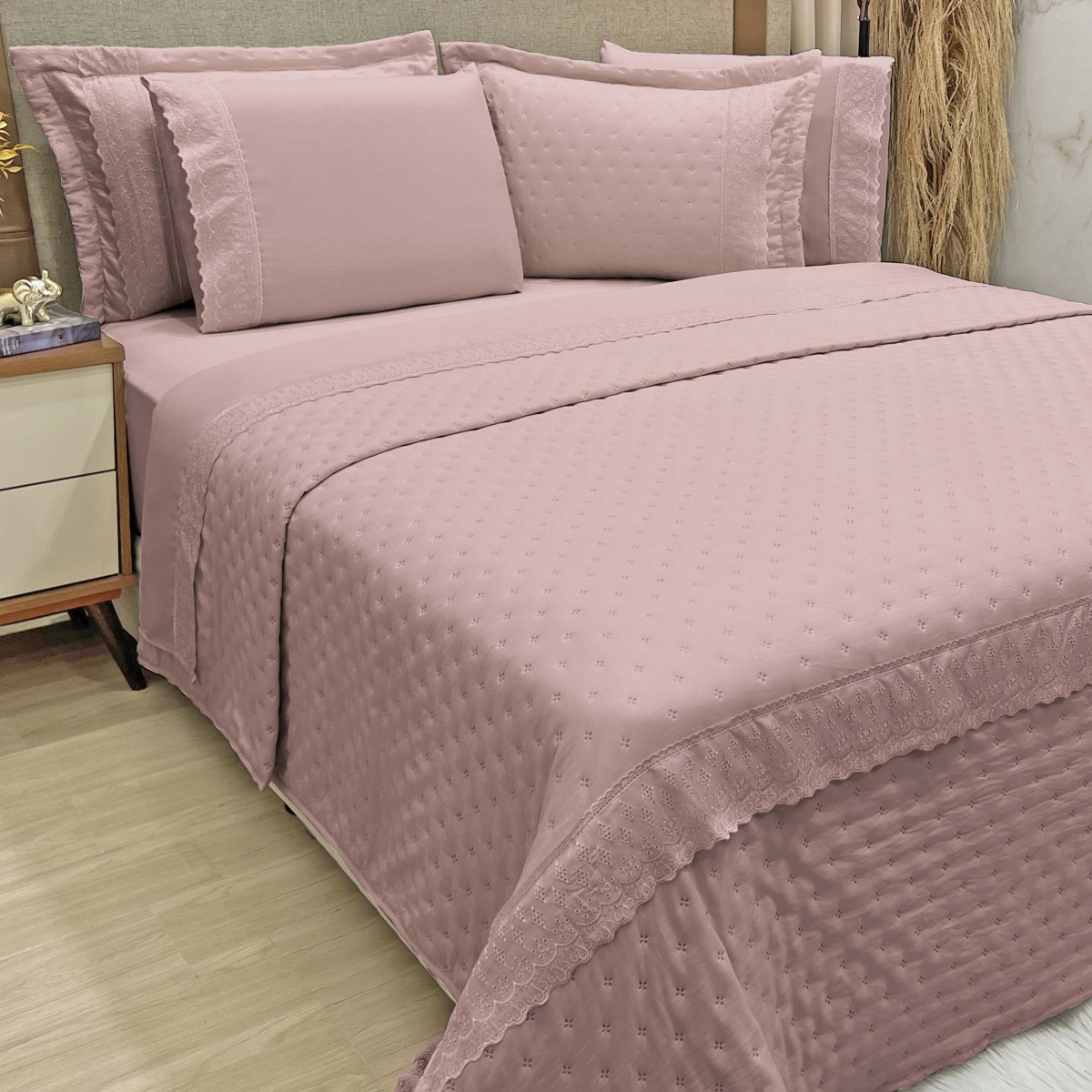 Kit King Cobre Leito + Jogo Cama Percal 300 Fios C/ Bordado Inglês Santorini 07 Peças - Malva
