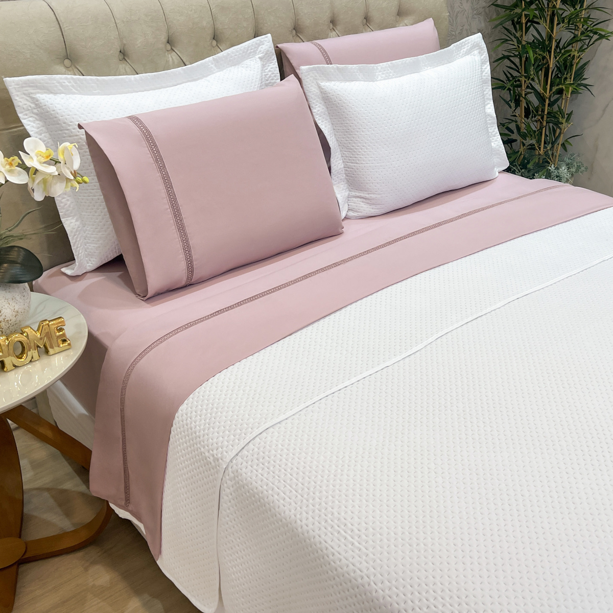 Kit Cobre Leito + Jogo Cama Percal 300 Fios C/ Guipir França King 07 Peças - Branco e Malva