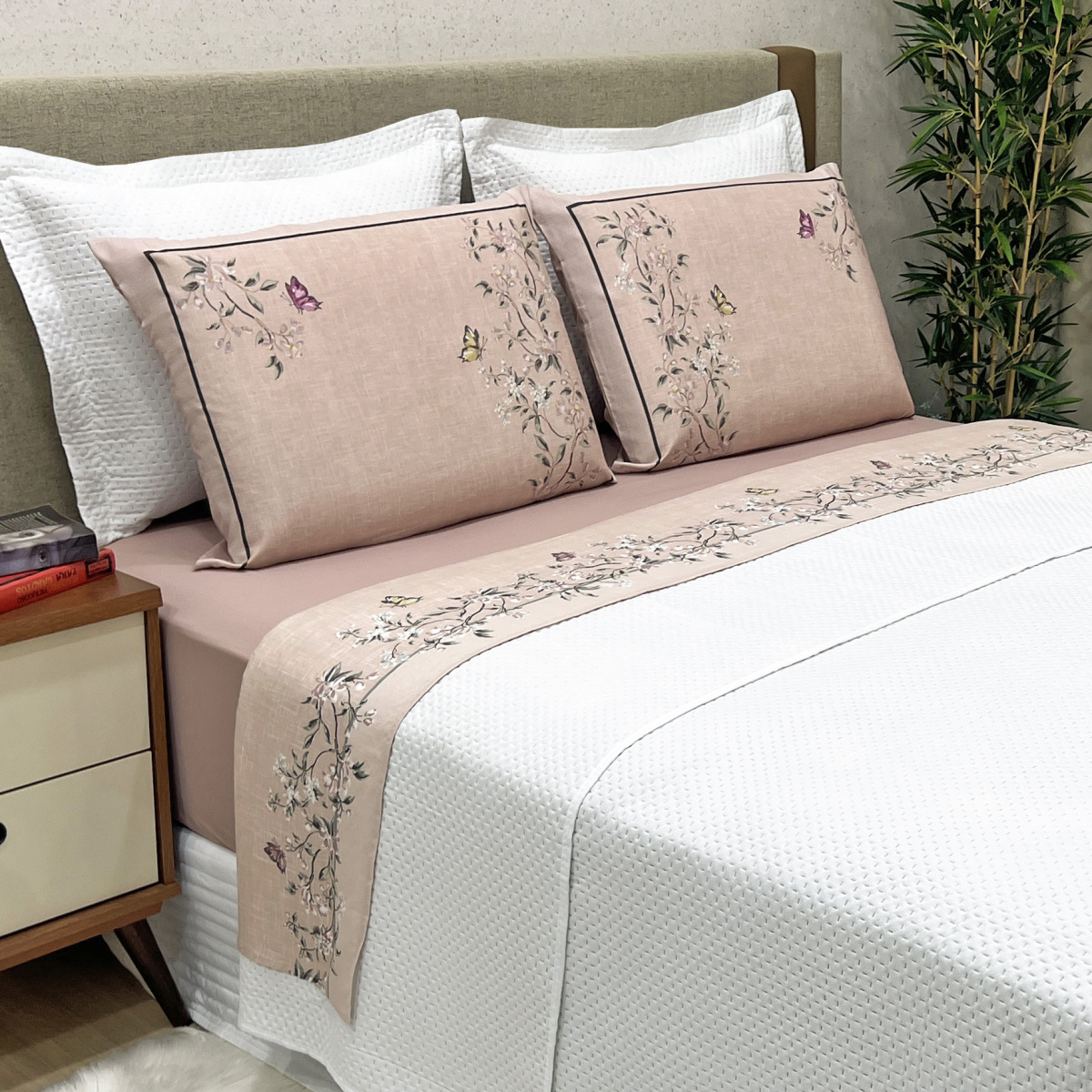 Kit Cobre Leito + Jogo Cama Percal 300 Fios Florata Queen 07 Peças - Branco C/ Malva