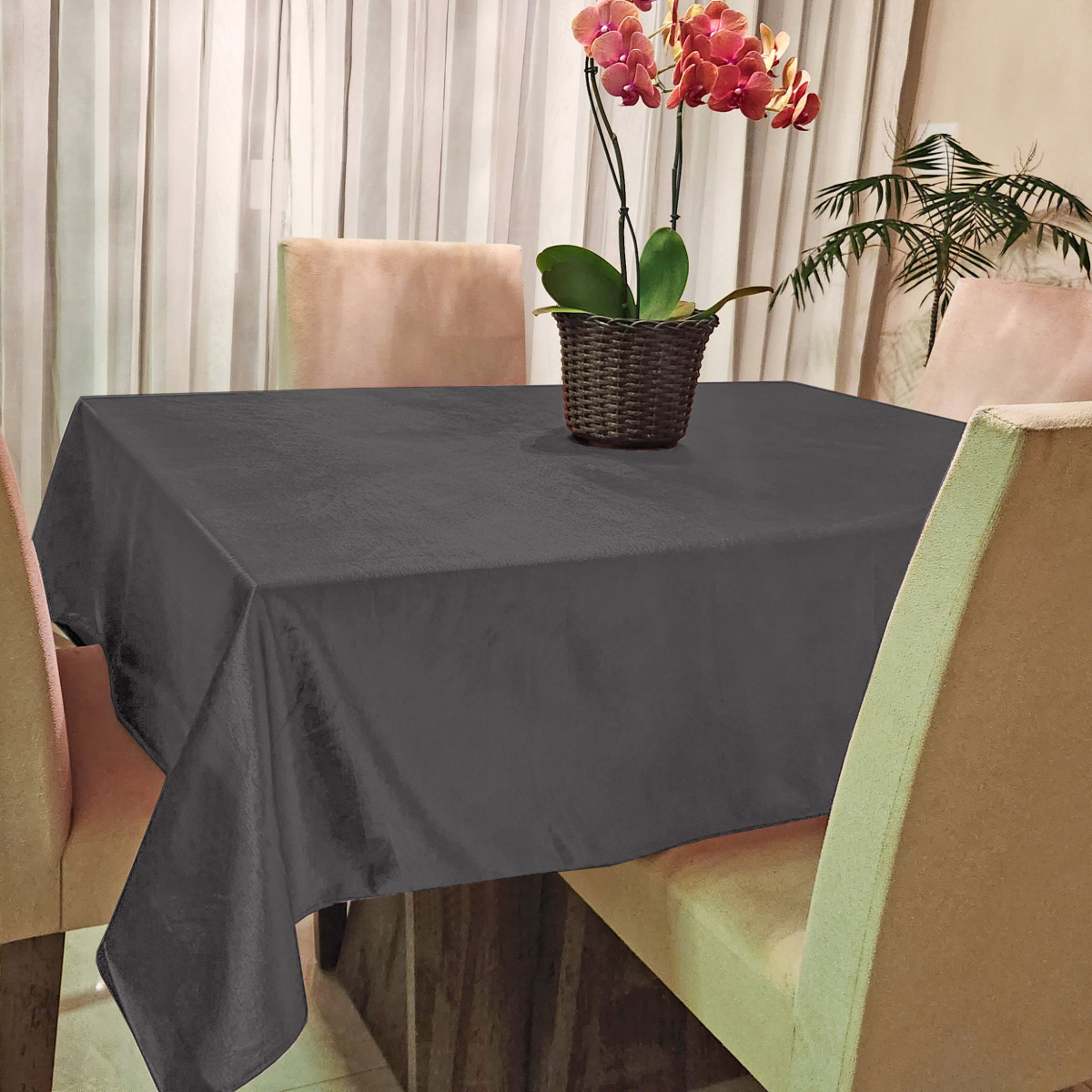 Toalha de Mesa em Jacquard Liso Acetinado Toque Macio Diamante P/ 4 Cadeiras - Grafite