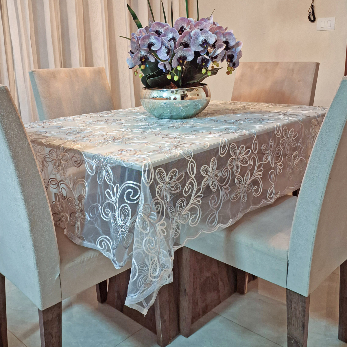 Toalha de Mesa Em Renda Cord 4 Cadeiras - Branco C/ Prata